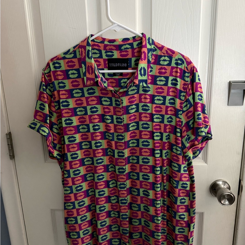 Wildfang Empower Button Up in Bold Lips Pattern